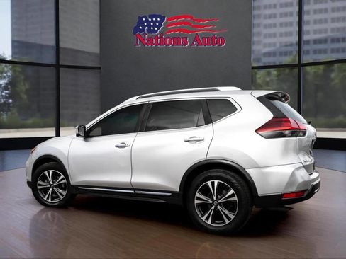 Used 2018 Nissan Rogue SL image 2