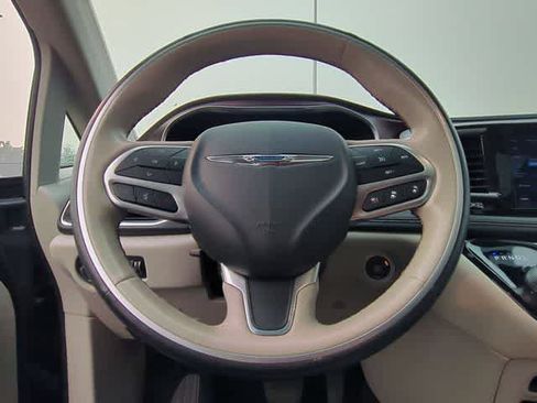 Used 2020 Chrysler Pacifica Limited w/ Advanced Safetytec Group FWD image 25