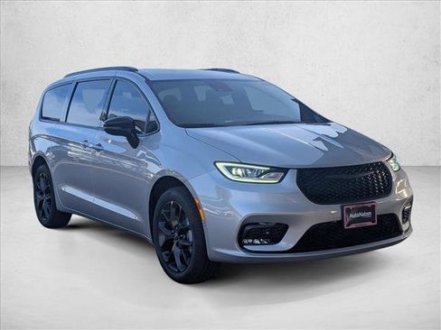 New 2026 Chrysler Pacifica Select image 6