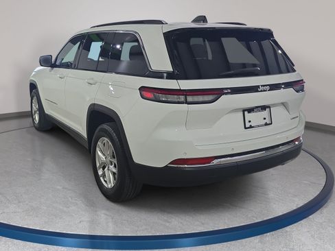 Used 2024 Jeep Grand Cherokee Laredo X w/ Luxury Tech Group I RWD image 8