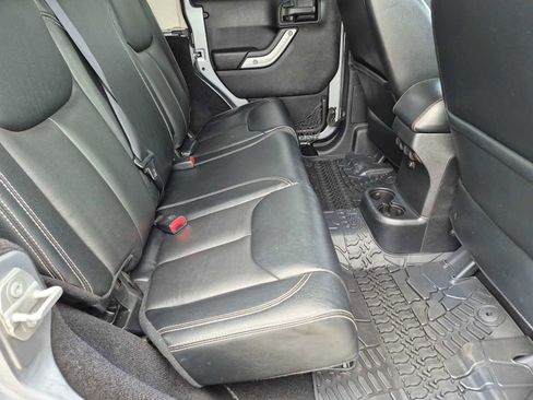 Used 2016 Jeep Wrangler Unlimited Rubicon AWD/4WD image 17
