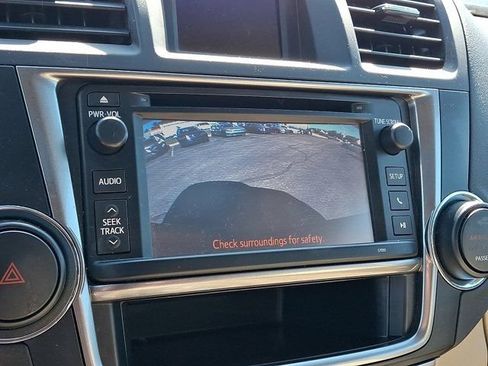 Used 2013 Toyota Highlander SE AWD/4WD image 24