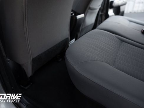 Used 2016 Toyota Tacoma SR5 w/ Towing Package image 21