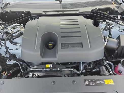 New 2026 Land Rover Defender 130 X-Dynamic SE image 31