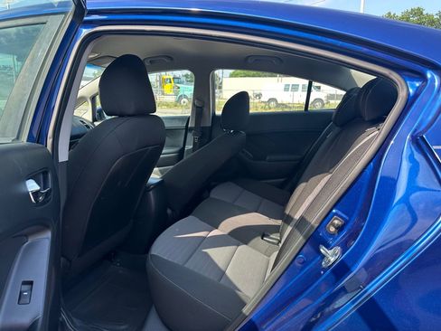 Used 2017 Kia Forte S image 7
