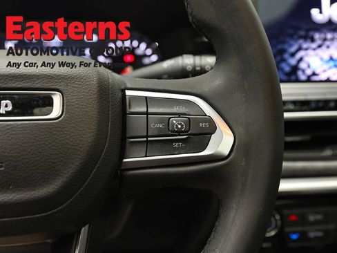 Used 2023 Jeep Compass Latitude w/ Sun and Sound Group AWD/4WD image 16