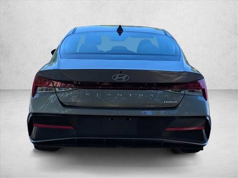 Certified 2024 Hyundai Elantra Limited FWD image 7