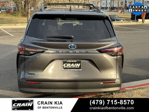 Used 2025 Toyota Sienna LE image 6