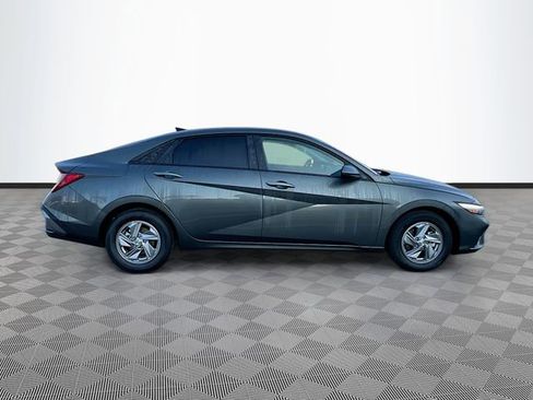 New 2026 Hyundai Elantra SE FWD image 8