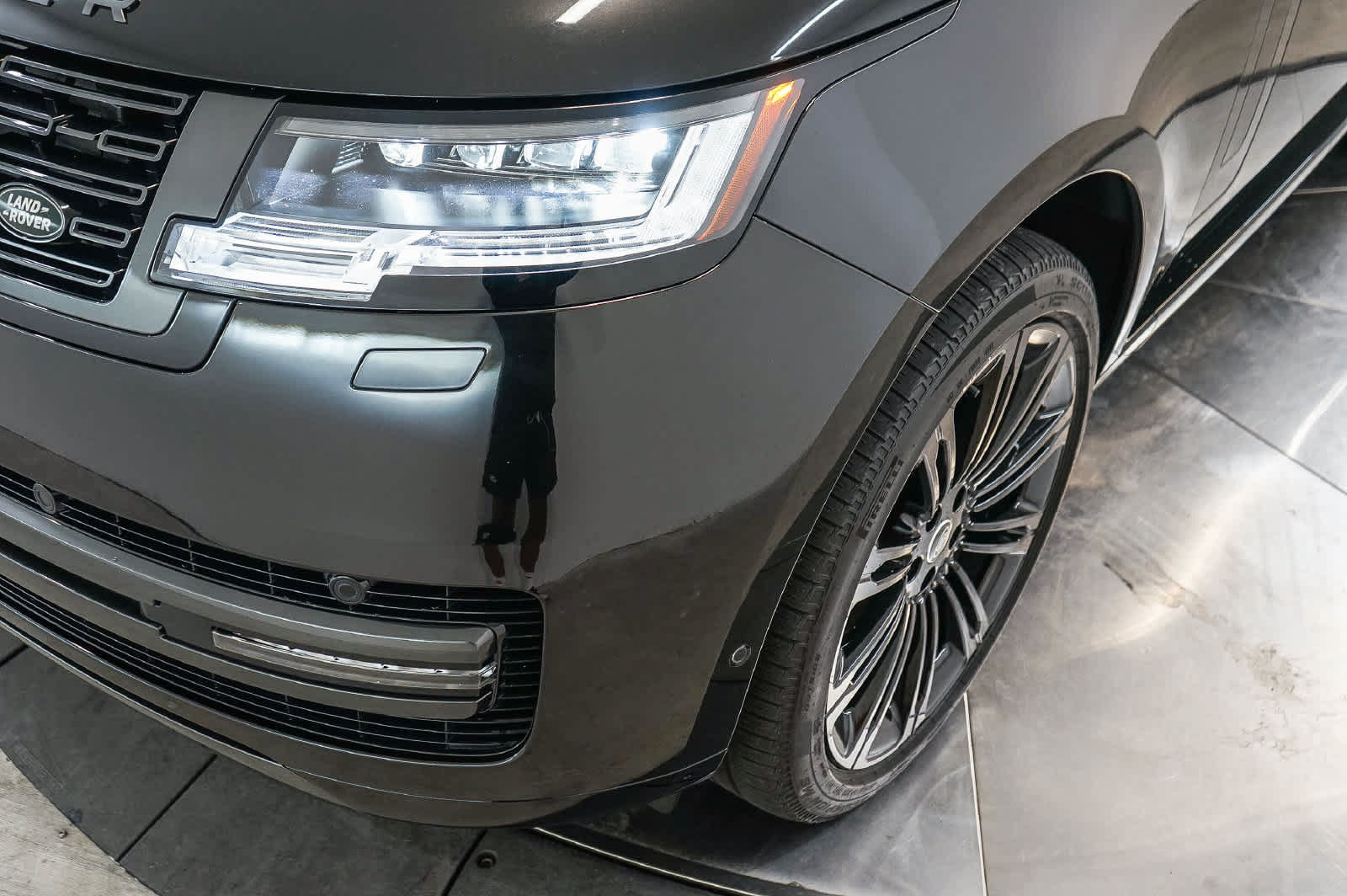 Used 2025 Land Rover Range Rover SE AWD/4WD image 16