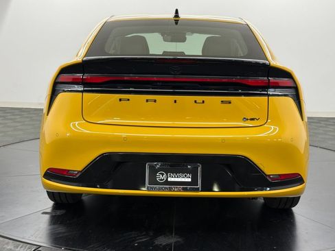 New 2027 Toyota Prius FWD image 10