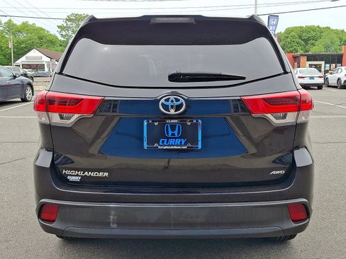 Used 2019 Toyota Highlander LE AWD/4WD image 5