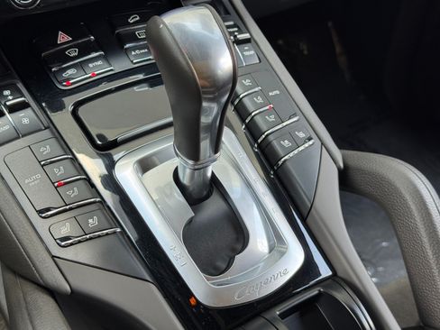 Used 2017 Porsche Cayenne Platinum Edition AWD/4WD image 29