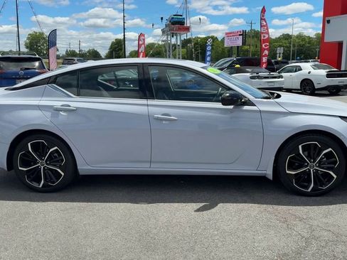 Used 2024 Nissan Altima 2.5 SR w/ SR Premium Package FWD image 8