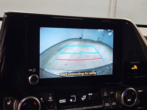 Certified 2024 Toyota Highlander XLE AWD/4WD image 31