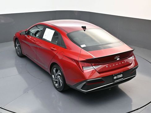 Certified 2025 Hyundai Elantra SEL image 18