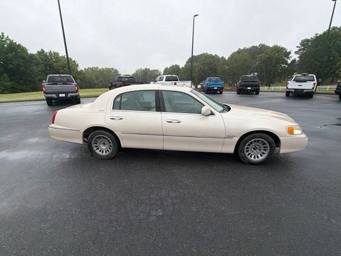 Used 2001 Lincoln Town Car Signature RWD image 13