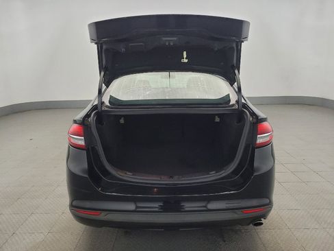 Used 2017 Ford Fusion SE image 29