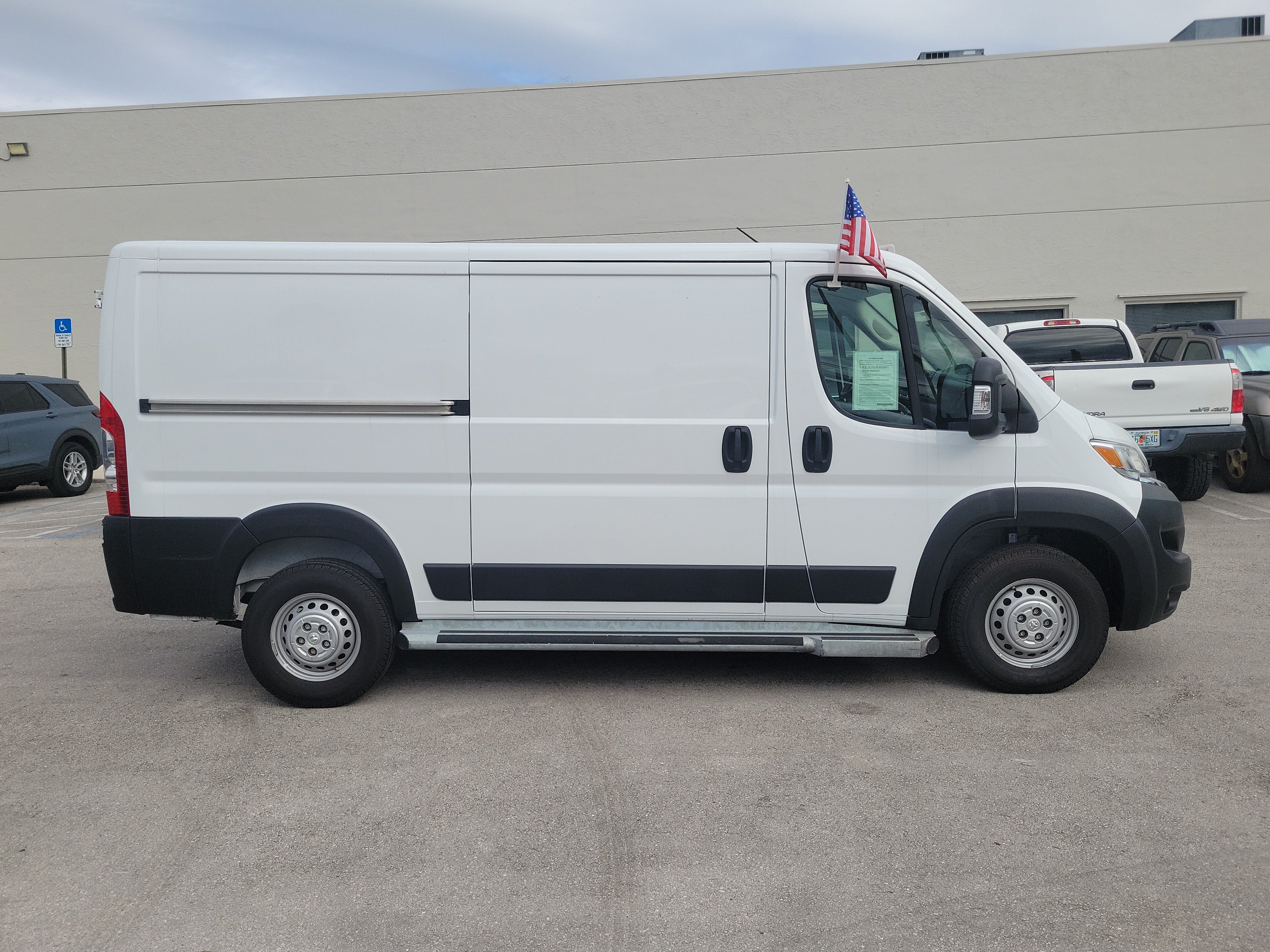Used 2025 RAM ProMaster 2500 w/ U-Haul Equipment Group FWD image 4