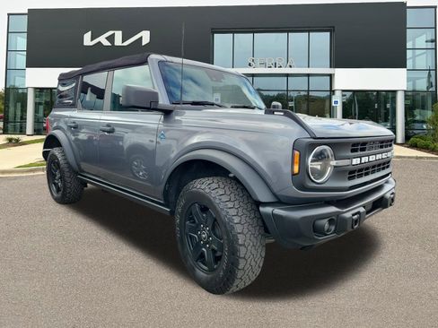 Used 2022 Ford Bronco Black Diamond image 1