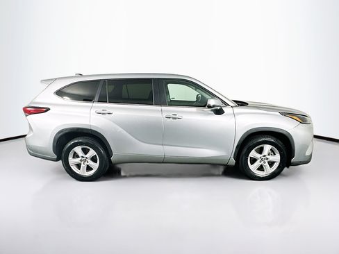 Used 2023 Toyota Highlander L FWD image 10