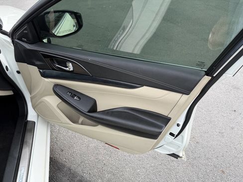 Used 2019 Nissan Maxima Platinum w/ Sport Mat Group FWD image 17