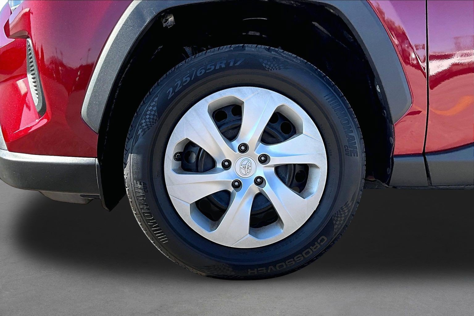 Used 2019 Toyota RAV4 LE w/ Carpet Mat Package FWD image 8