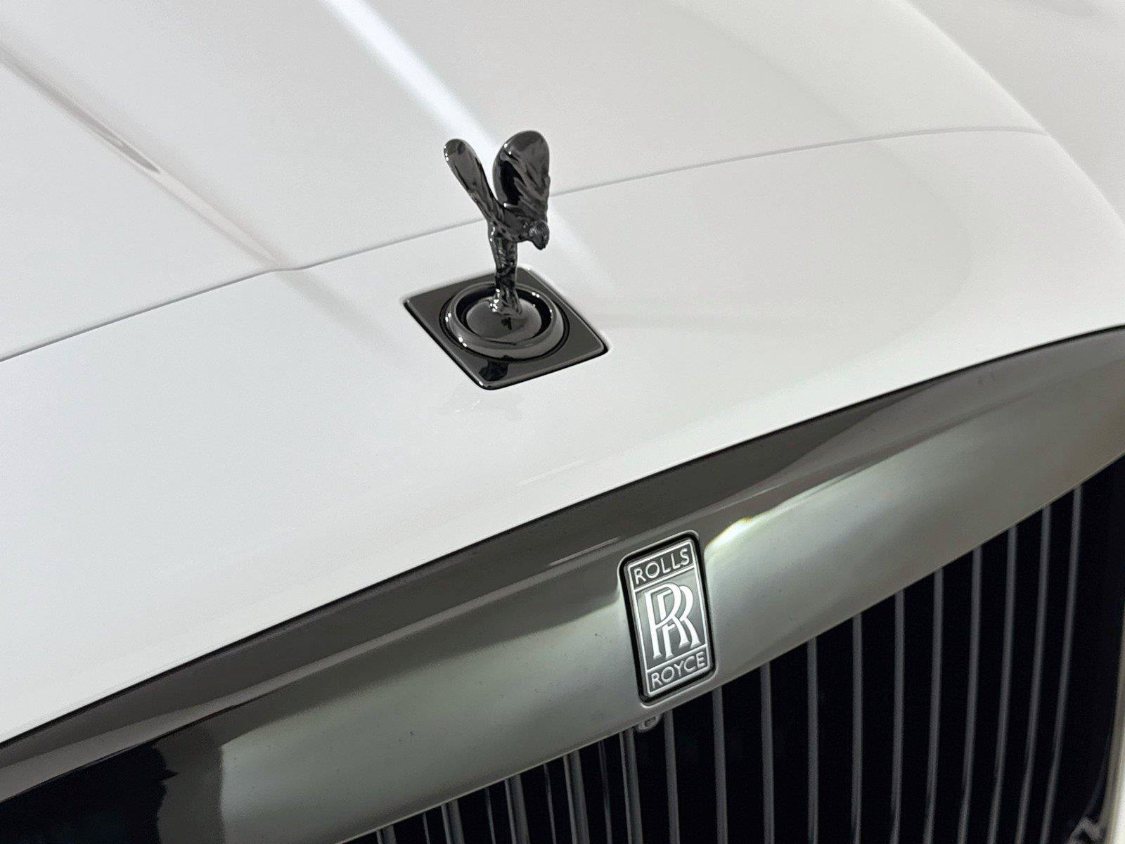 Used 2023 Rolls-Royce Cullinan Black Badge w/ Dark Exterior Package AWD/4WD image 39