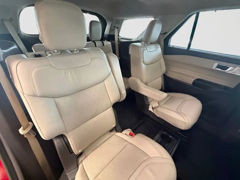 Used 2020 Ford Explorer Platinum w/ Premium Technology Package AWD/4WD image 19