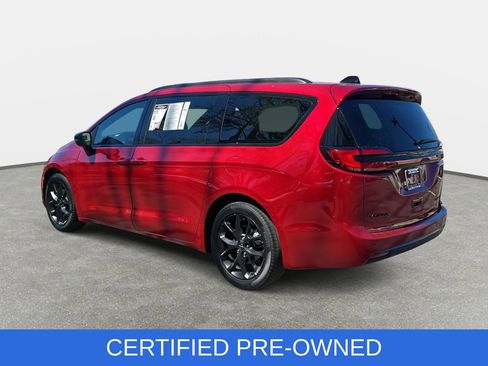 Used 2025 Chrysler Pacifica Limited image 7