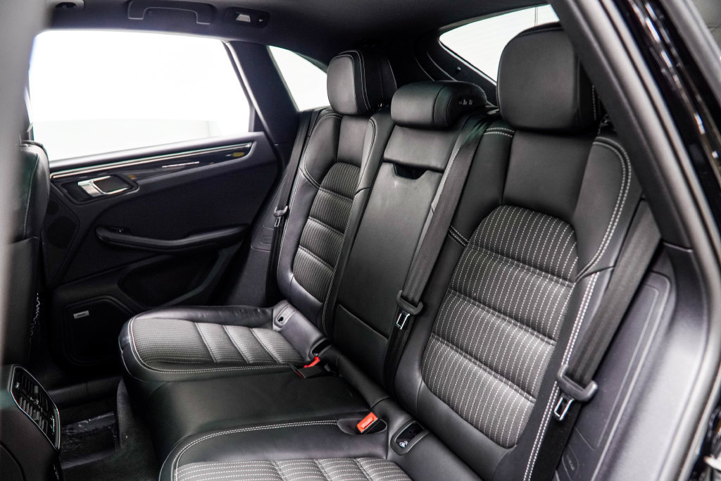 Used 2023 Porsche Macan Turbo AWD/4WD image 48