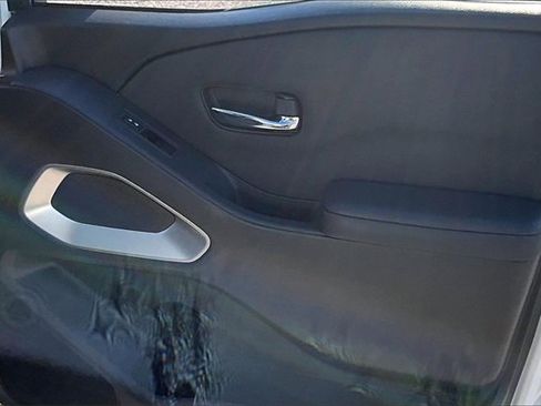 Used 2022 Nissan Frontier SV image 24