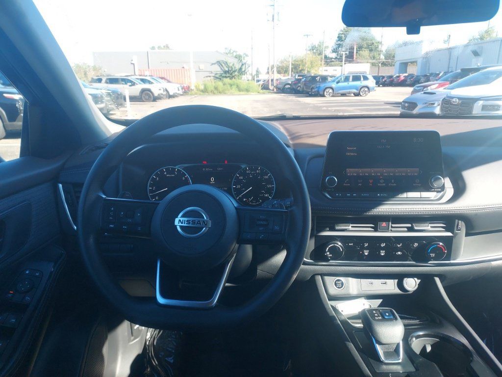 Used 2021 Nissan Rogue S AWD/4WD image 10
