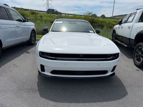 Used 2024 Dodge Charger Daytona R/T w/ Plus Group AWD/4WD image 8