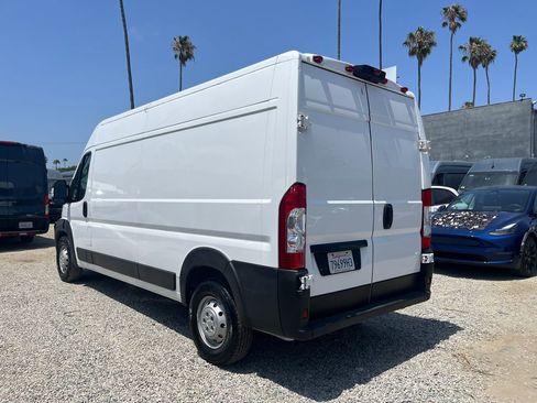 Used 2022 RAM ProMaster 2500 w/ Convenience Group FWD image 9