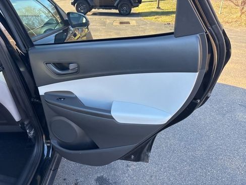 Used 2023 Hyundai Kona SEL image 9