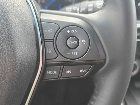 Used 2023 Toyota Venza XLE image 33