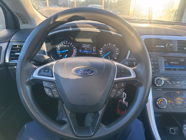 Used 2014 Ford Fusion SE FWD image 16