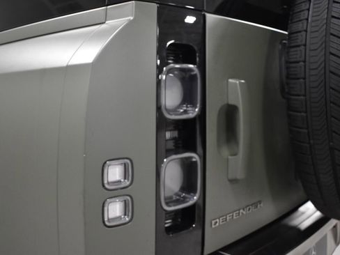Used 2022 Land Rover Defender 90 X AWD/4WD image 16