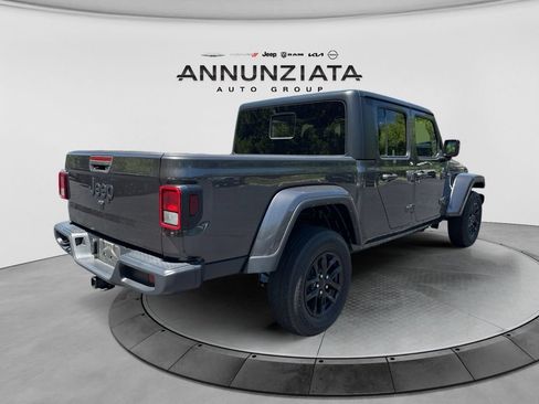 Used 2023 Jeep Gladiator Sport AWD/4WD image 3