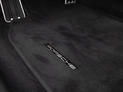 Used 2022 Porsche 911 Carrera RWD image 11