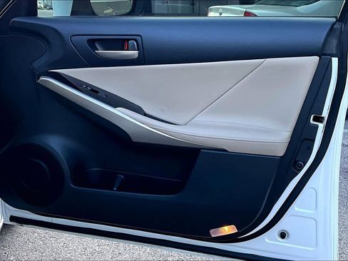 Used 2018 Lexus IS 300 AWD image 21