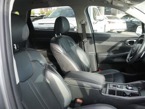 Used 2022 Kia Sorento S image 19