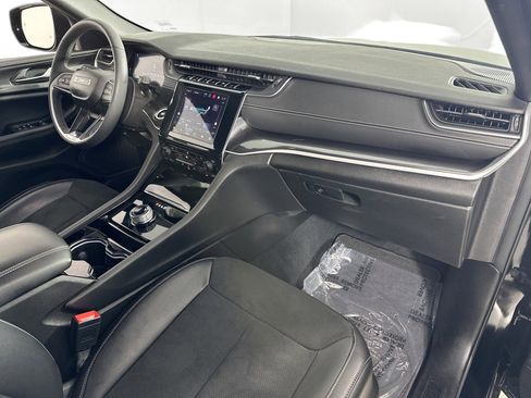 Used 2023 Jeep Grand Cherokee Altitude image 27