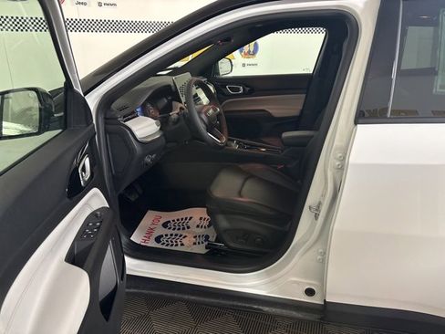 New 2026 Jeep Compass Limited image 18