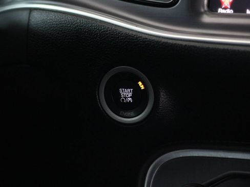 Used 2016 Dodge Challenger R/T w/ Driver Convenience Group RWD image 27