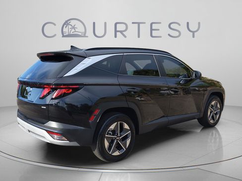 Certified 2025 Hyundai Tucson SEL AWD/4WD image 4