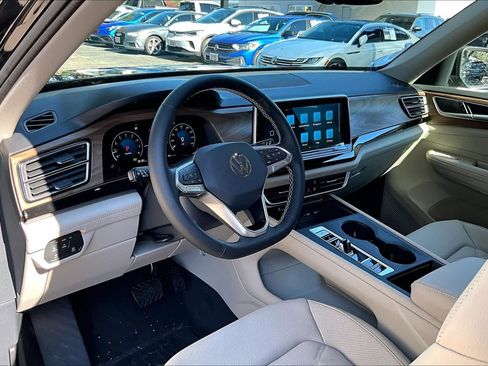 New 2026 Volkswagen Atlas SE FWD image 8