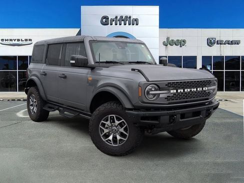 Used 2024 Ford Bronco Badlands image 2