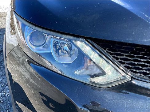 Used 2018 Nissan Rogue Sport SV w/ SV Technology Package image 27